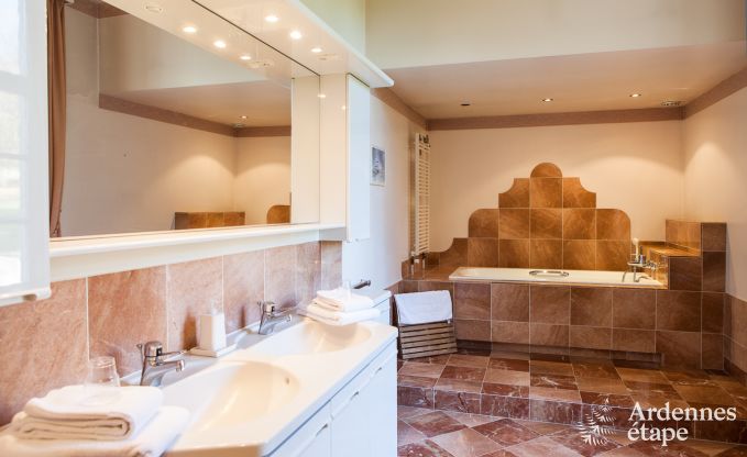 Chteau  Ciney pour 31 personnes en Ardenne