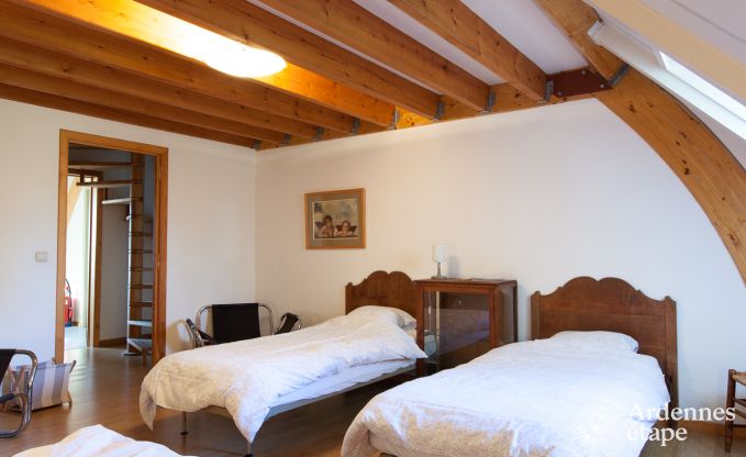 Chteau  Ciney pour 31 personnes en Ardenne