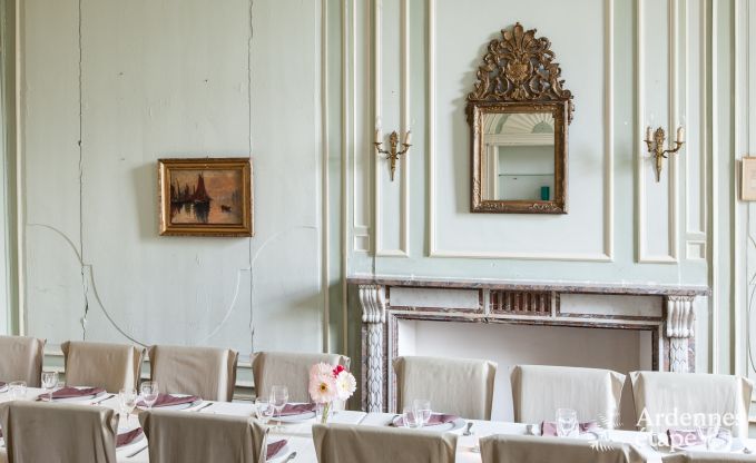 Chteau  Ciney pour 31 personnes en Ardenne