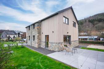 Maison de vacances à Coo : confort moderne, 5 personnes, jardin, chien admis