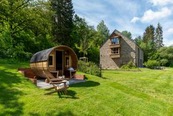 Maison de vacances pour 8 personnes à Couvin : chalet de luxe avec sauna et vue sur la rivière