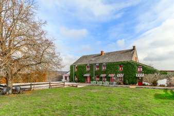 Grand gîte de caractère à louer pour 16/18 personnes en Ardenne