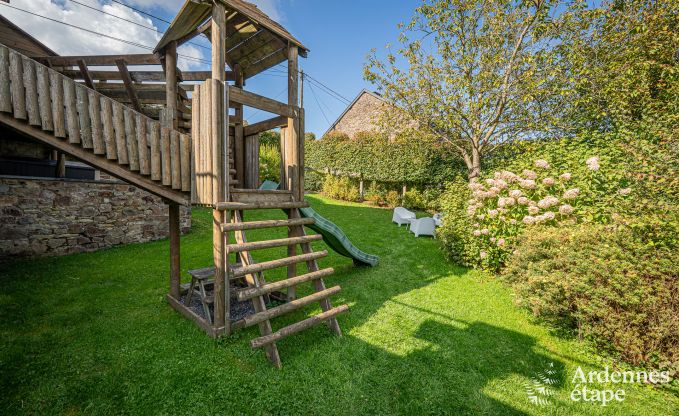 Grande villa de vacances  Daverdisse pour 14 personnes avec 5 chambres et salles de bains, installations de bien-tre et jardin priv