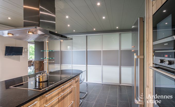 Grande villa de vacances � Daverdisse pour 14 personnes avec 5 chambres et salles de bains, installations de bien-�tre et jardin priv�