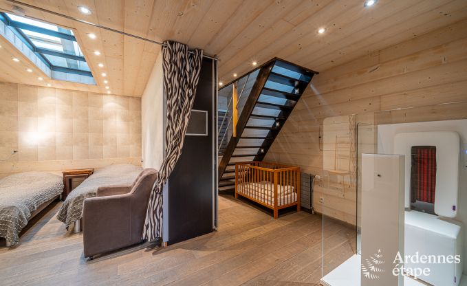 Grande villa de vacances � Daverdisse pour 14 personnes avec 5 chambres et salles de bains, installations de bien-�tre et jardin priv�