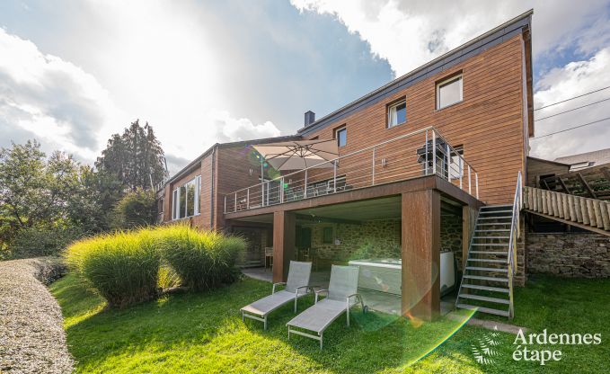 Grande villa de vacances � Daverdisse pour 14 personnes avec 5 chambres et salles de bains, installations de bien-�tre et jardin priv�