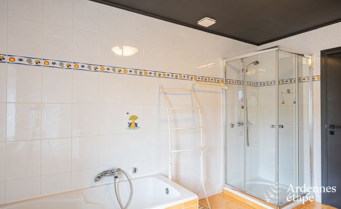 Grande villa de vacances � Daverdisse pour 14 personnes avec 5 chambres et salles de bains, installations de bien-�tre et jardin priv�