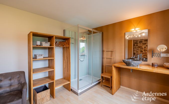 Grande villa de vacances � Daverdisse pour 14 personnes avec 5 chambres et salles de bains, installations de bien-�tre et jardin priv�