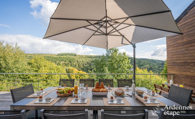 Grande villa de vacances � Daverdisse pour 14 personnes avec 5 chambres et salles de bains, installations de bien-�tre et jardin priv�