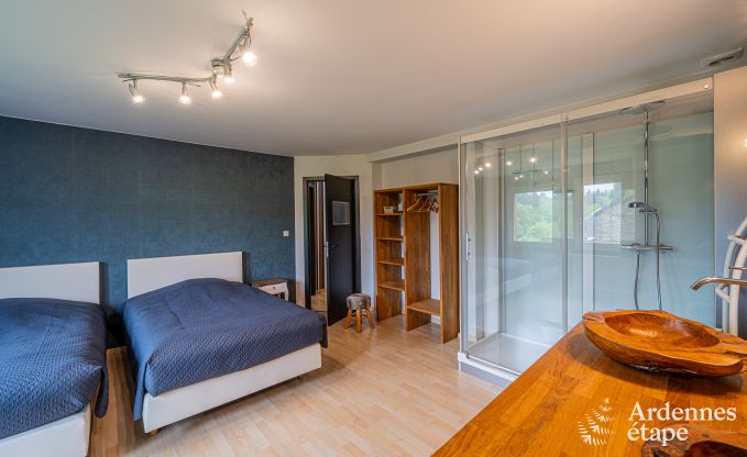 Grande villa de vacances � Daverdisse pour 14 personnes avec 5 chambres et salles de bains, installations de bien-�tre et jardin priv�