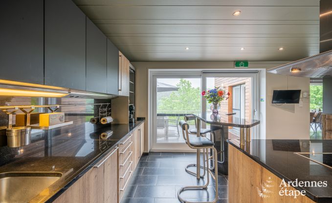 Grande villa de vacances � Daverdisse pour 14 personnes avec 5 chambres et salles de bains, installations de bien-�tre et jardin priv�