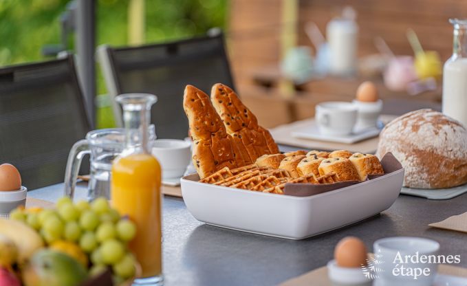 Grande villa de vacances � Daverdisse pour 14 personnes avec 5 chambres et salles de bains, installations de bien-�tre et jardin priv�