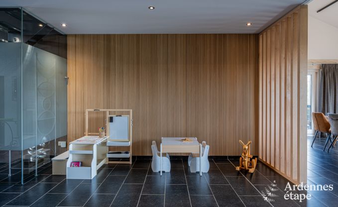 Grande villa de vacances � Daverdisse pour 14 personnes avec 5 chambres et salles de bains, installations de bien-�tre et jardin priv�