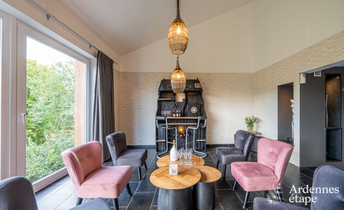 Grande villa de vacances � Daverdisse pour 14 personnes avec 5 chambres et salles de bains, installations de bien-�tre et jardin priv�