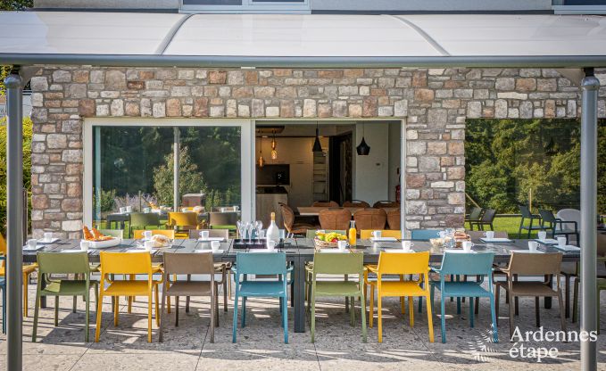 Spacieuse villa de luxe  Daverdisse pour 22 personnes avec 11 chambres, piscine intrieure, sauna et jacuzzi