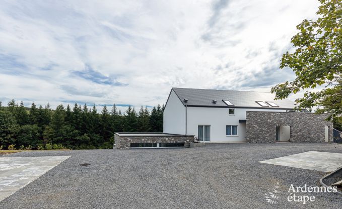 Spacieuse villa de luxe � Daverdisse pour 22 personnes avec 11 chambres, piscine int�rieure, sauna et jacuzzi