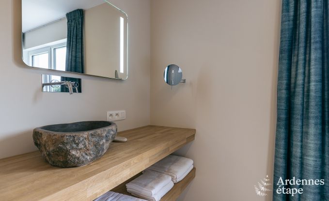 Spacieuse villa de luxe � Daverdisse pour 22 personnes avec 11 chambres, piscine int�rieure, sauna et jacuzzi