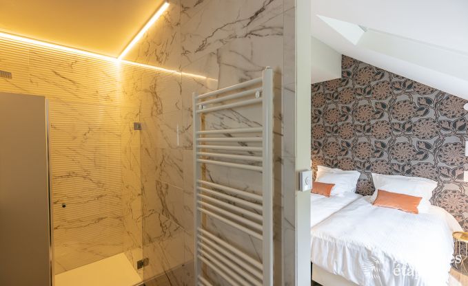 Spacieuse villa de luxe � Daverdisse pour 22 personnes avec 11 chambres, piscine int�rieure, sauna et jacuzzi