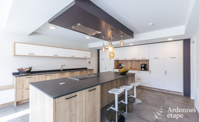 Spacieuse villa de luxe � Daverdisse pour 22 personnes avec 11 chambres, piscine int�rieure, sauna et jacuzzi