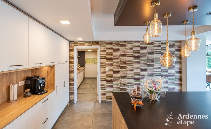 Spacieuse villa de luxe � Daverdisse pour 22 personnes avec 11 chambres, piscine int�rieure, sauna et jacuzzi