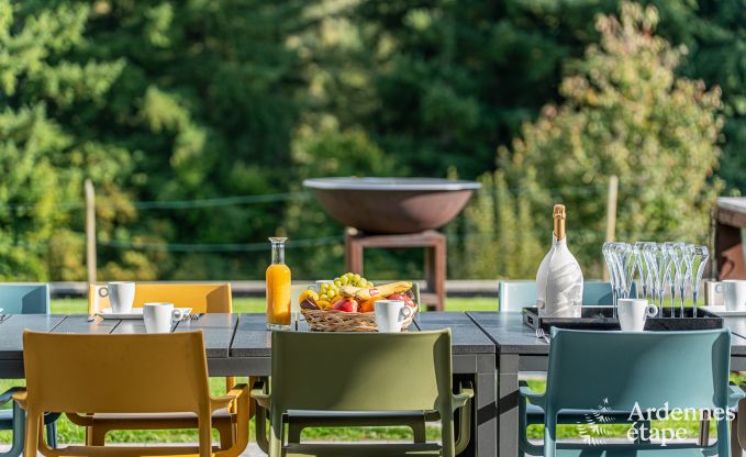 Spacieuse villa de luxe � Daverdisse pour 22 personnes avec 11 chambres, piscine int�rieure, sauna et jacuzzi