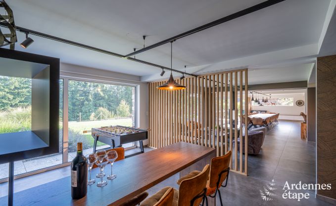 Spacieuse villa de luxe � Daverdisse pour 22 personnes avec 11 chambres, piscine int�rieure, sauna et jacuzzi