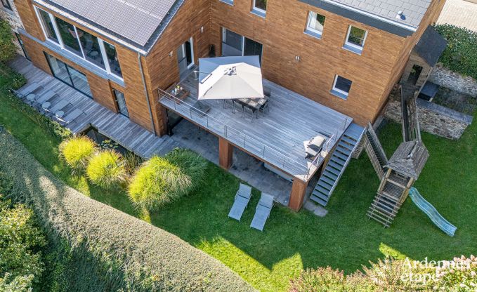 Grande villa de vacances  Daverdisse pour 14 personnes avec 5 chambres et salles de bains, installations de bien-tre et jardin priv