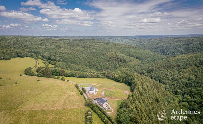 Spacieuse villa de luxe  Daverdisse pour 22 personnes avec 11 chambres, piscine intrieure, sauna et jacuzzi