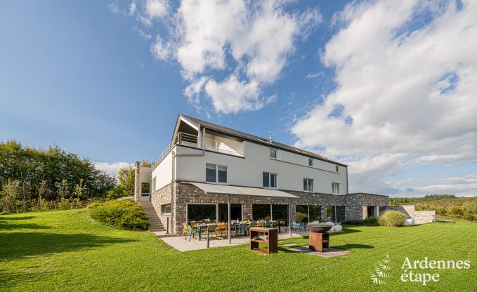 Spacieuse villa de luxe  Daverdisse pour 22 personnes avec 11 chambres, piscine intrieure, sauna et jacuzzi