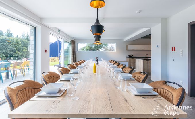 Spacieuse villa de luxe  Daverdisse pour 22 personnes avec 11 chambres, piscine intrieure, sauna et jacuzzi