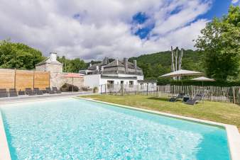 Charmante maison de vacances 12/13 personnes à Hastière près de Dinant.