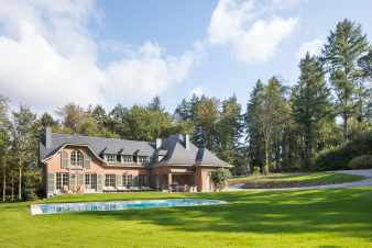 Cottage en Ardenne pour 14 personnes avec piscine et jardin à Dinant