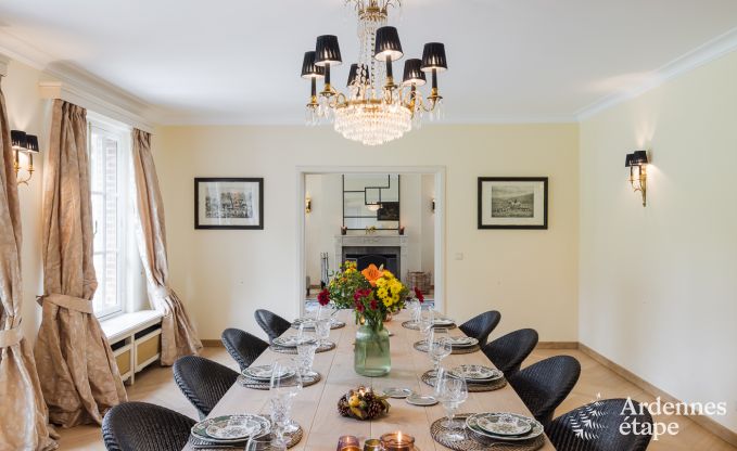 Spacieuse maison de vacances avec piscine � Dinant, Ardenne