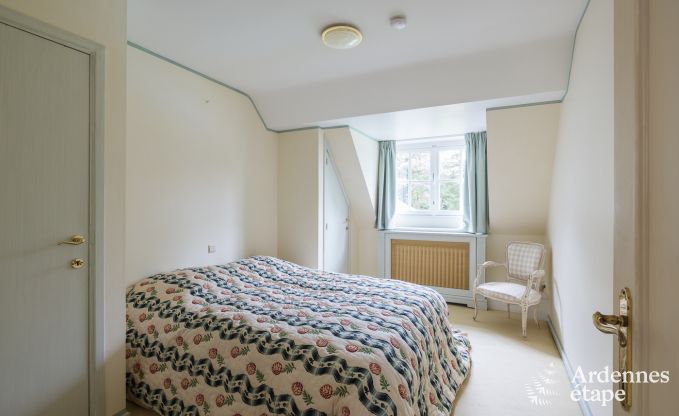 Spacieuse maison de vacances avec piscine � Dinant, Ardenne