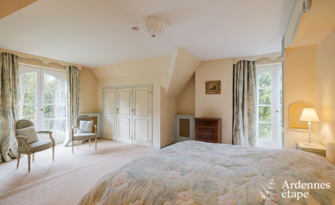 Spacieuse maison de vacances avec piscine � Dinant, Ardenne