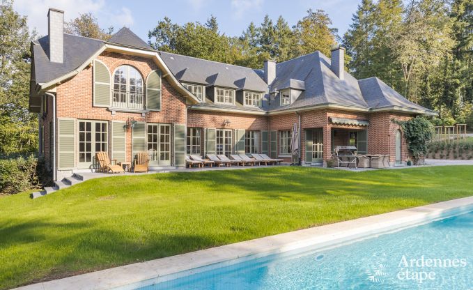 Spacieuse maison de vacances avec piscine � Dinant, Ardenne