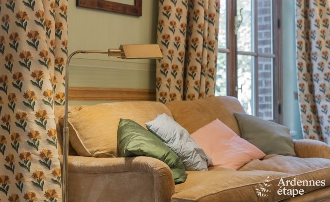 Spacieuse maison de vacances avec piscine � Dinant, Ardenne