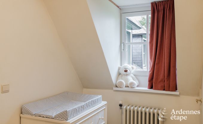 Spacieuse maison de vacances avec piscine � Dinant, Ardenne