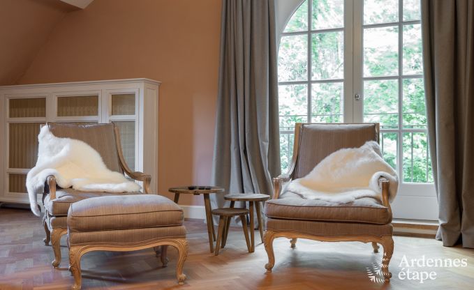 Spacieuse maison de vacances avec piscine � Dinant, Ardenne