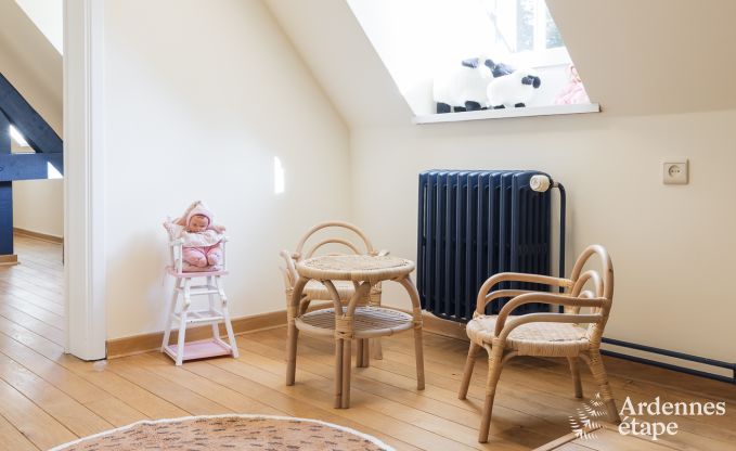 Spacieuse maison de vacances avec piscine � Dinant, Ardenne