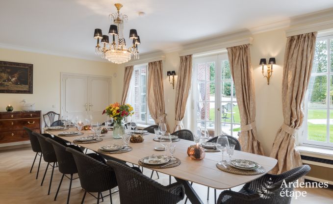 Spacieuse maison de vacances avec piscine � Dinant, Ardenne