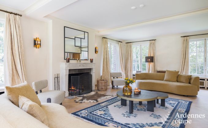 Spacieuse maison de vacances avec piscine � Dinant, Ardenne