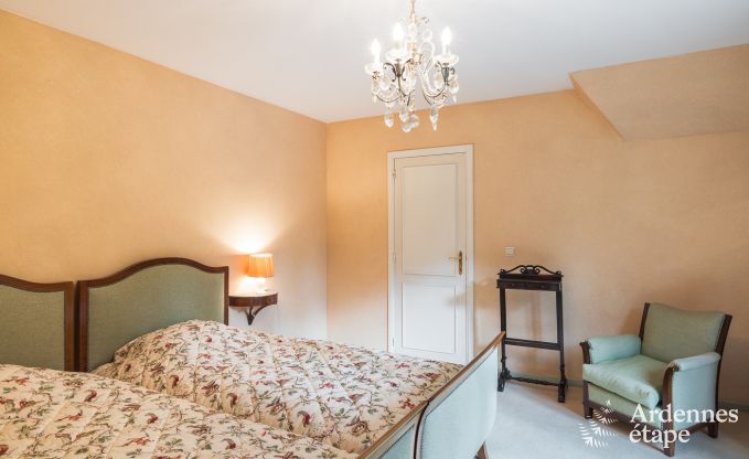 Spacieuse maison de vacances avec piscine � Dinant, Ardenne