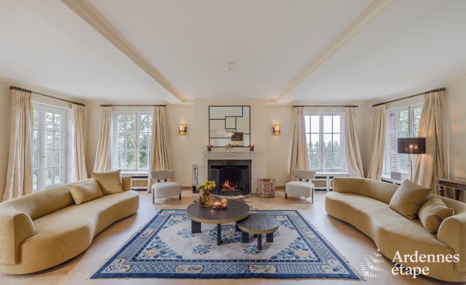 Spacieuse maison de vacances avec piscine � Dinant, Ardenne