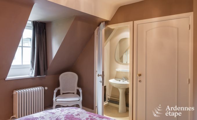 Spacieuse maison de vacances avec piscine � Dinant, Ardenne