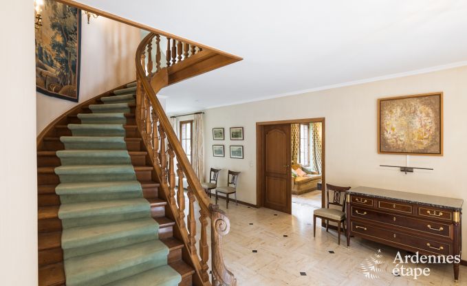 Spacieuse maison de vacances avec piscine � Dinant, Ardenne