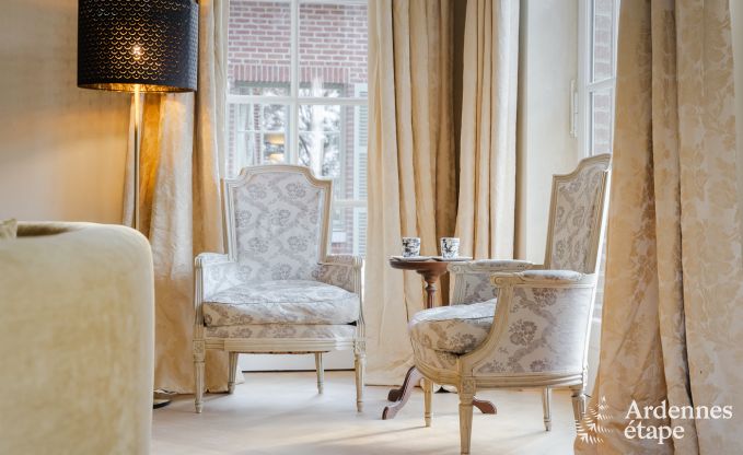 Spacieuse maison de vacances avec piscine � Dinant, Ardenne