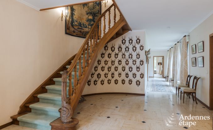 Spacieuse maison de vacances avec piscine � Dinant, Ardenne