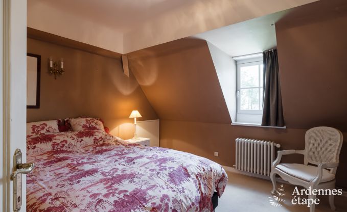 Spacieuse maison de vacances avec piscine � Dinant, Ardenne