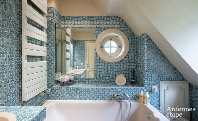 Spacieuse maison de vacances avec piscine � Dinant, Ardenne